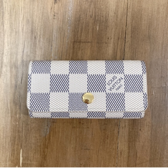 Louis Vuitton N60386  4 KEY HOLDER - Picture 1 of 10